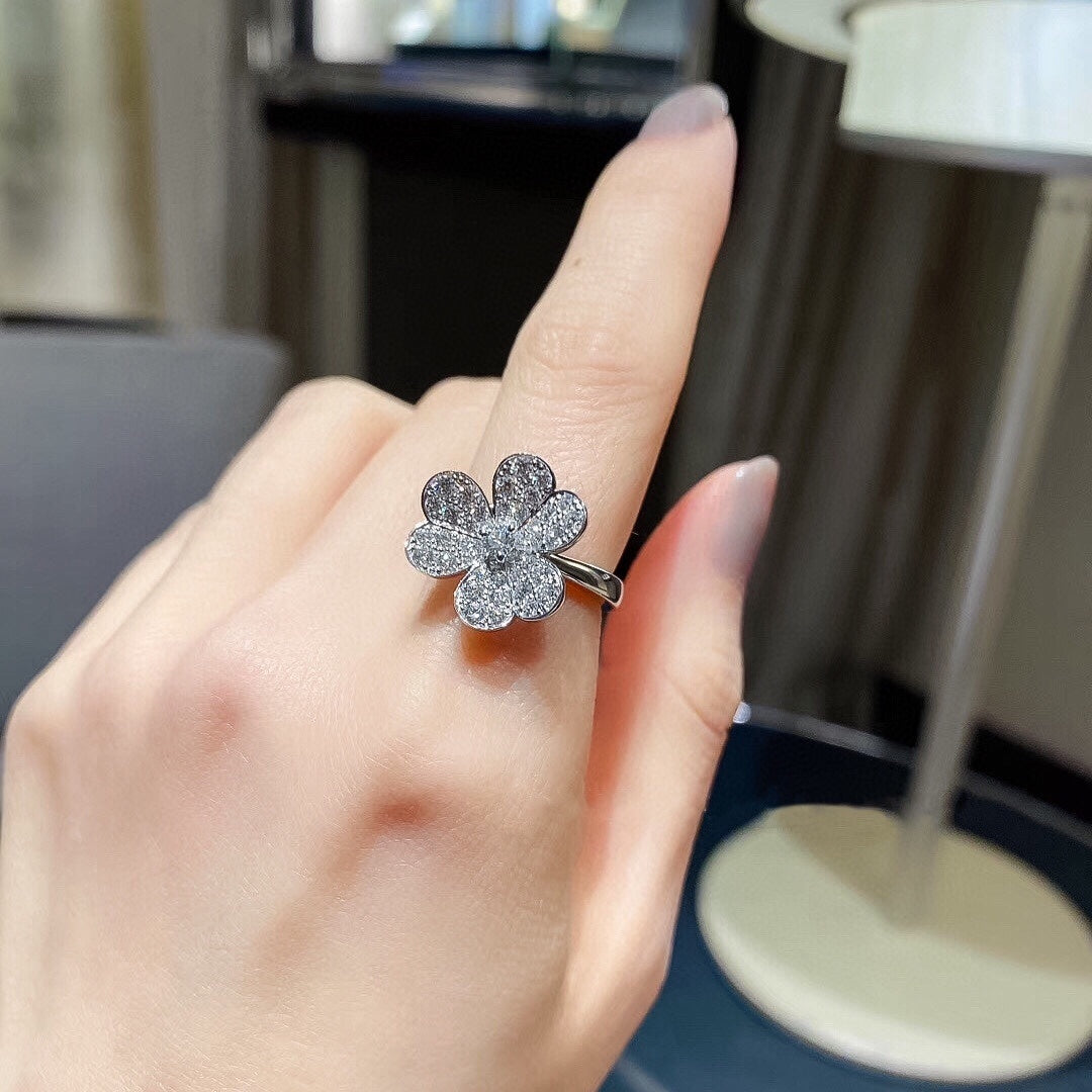 Van Cleef  & Arpels Frivole Ring - 1 Flower SK006