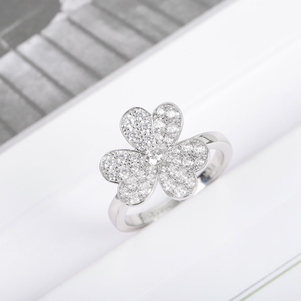 Van Cleef  & Arpels Frivole Ring - 1 Flower SK006