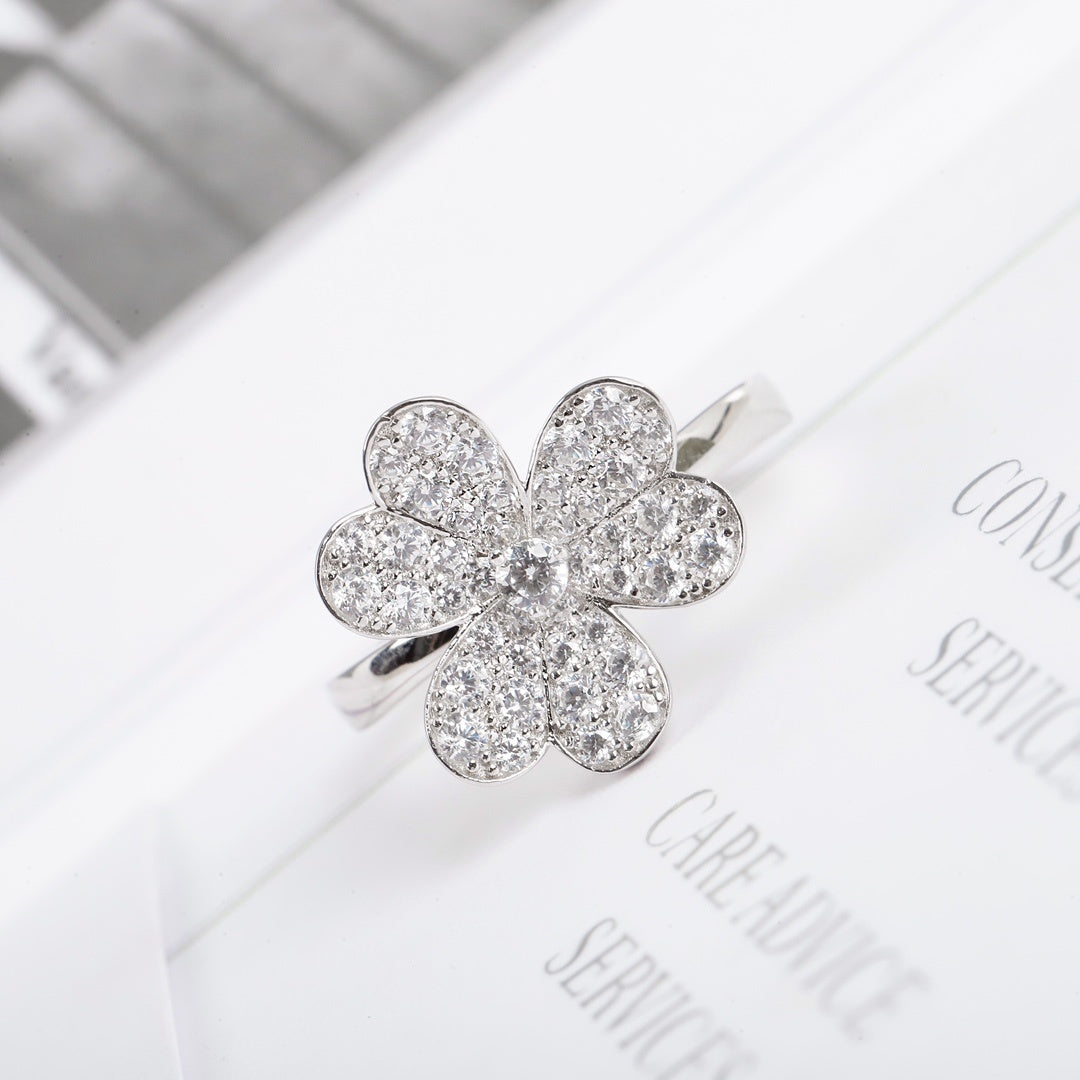 Van Cleef  & Arpels Frivole Ring - 1 Flower SK006